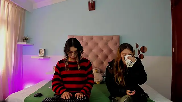 Briar y Blair online show from 19, 12, 2025