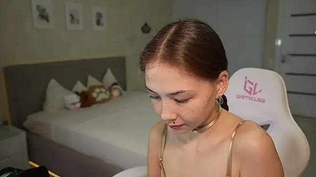 luna young online show from 15, 3, 2026