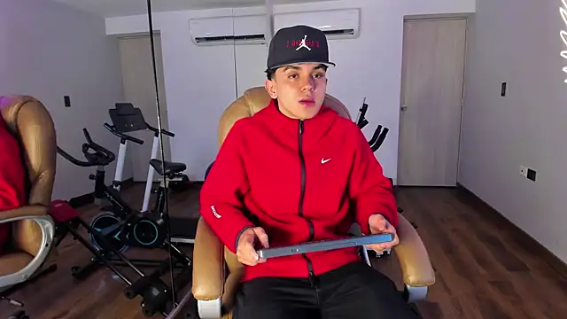  TaylorBlack online show from 12, 4, 2026