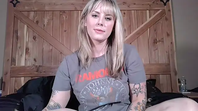 onesmittenkitten online show from 19, 5, 2026