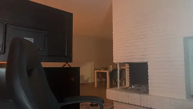 Snapshot of Melina_Diamond chatting on 10, 1, 2026 Melina Diamond online show from 10, 1, 2026