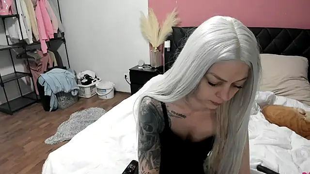 Snapshot of Melina_Diamond chatting on 16, 12, 2025 Melina Diamond online show from 16, 12, 2025