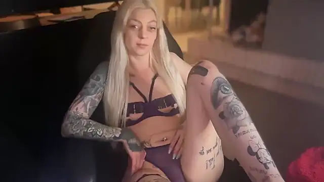 Snapshot of Melina_Diamond chatting on 16, 1, 2026 Melina Diamond online show from 16, 1, 2026