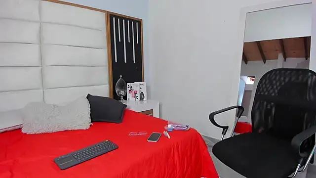 JuliMonroe19 online show from 7, 1, 2026