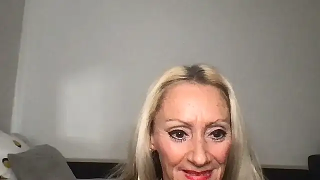 Snapshot of siennadiamond chatting on 9, 5, 2026 siennadiamond online show from 9, 5, 2026