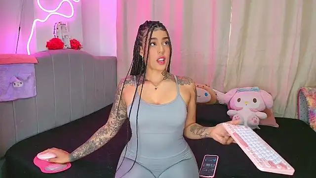 Snapshot of aihnoa_split18 chatting on 4, 5, 2026 aihnoa split18 online show from 4, 5, 2026