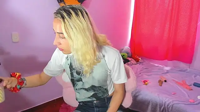 Snapshot of Elis-Darling chatting on 6, 2, 2026 Elis-Darling online show from 6, 2, 2026