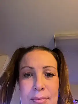 BellaBunny25 online show from 20, 12, 2025