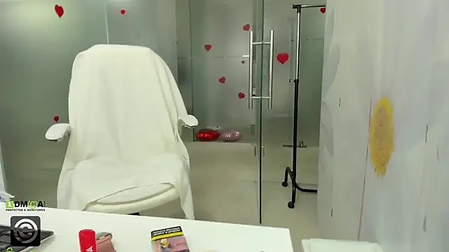 missdominna online show from 21, 4, 2026