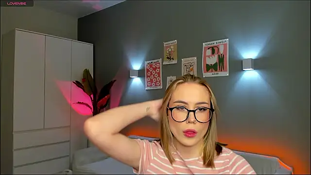 Aurelia Voss online show from 4, 2, 2026