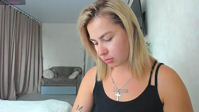 Snapshot of Roxi_Joy chatting on 26, 5, 2026 Roxi Joy online show from 26, 5, 2026