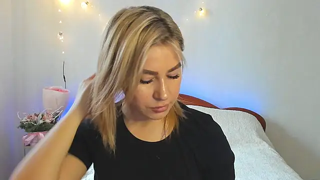 Roxi Joy online show from 12, 2, 2026