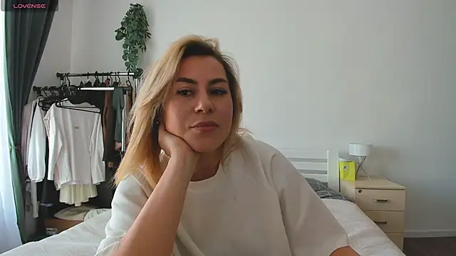 Roxi Joy online show from 20, 2, 2026