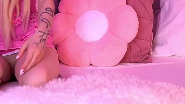 AmiraLovely online show from 25, 6, 2026