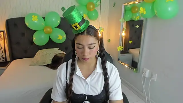 Snapshot of angelinemore chatting on 17, 3, 2026 angelinemore online show from 17, 3, 2026