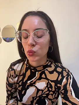 emeraldjimenezz online show from 17, 5, 2026