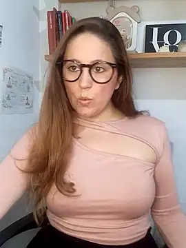 Snapshot of SofiEsteves chatting on 23, 5, 2026 SofiEsteves online show from 23, 5, 2026