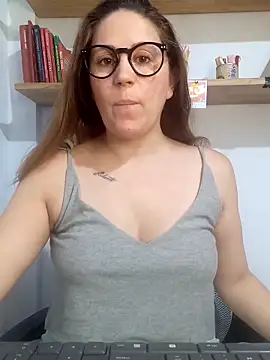 SofiEsteves online show from 28, 2, 2026