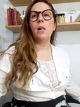 Snapshot of SofiEsteves chatting on 13, 5, 2026 SofiEsteves online show from 13, 5, 2026