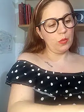 Snapshot of SofiEsteves chatting on 9, 6, 2026 SofiEsteves online show from 9, 6, 2026