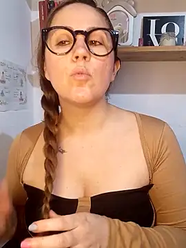 Snapshot of SofiEsteves chatting on 2, 6, 2026 SofiEsteves online show from 2, 6, 2026