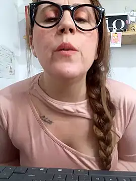 SofiEsteves online show from 8, 4, 2026