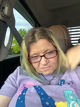 Snapshot of lindzybella chatting on 30, 4, 2026 lindzybella online show from 30, 4, 2026
