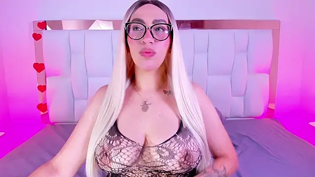 CamilleJuicy  online show from 11, 4, 2026