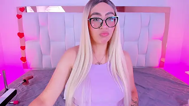 CamilleJuicy  online show from 19, 4, 2026