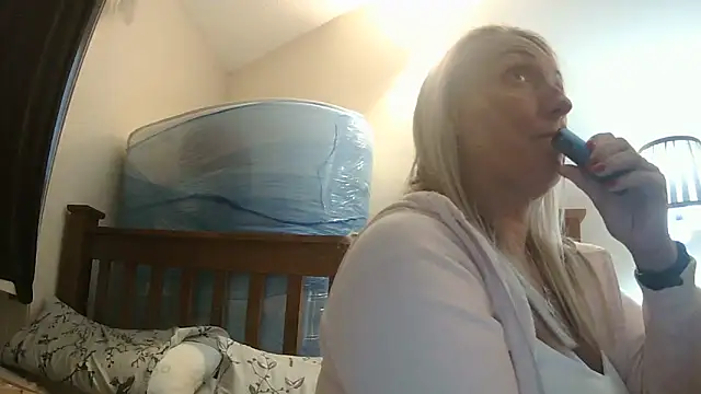 theblondecocklover online show from 24, 4, 2026