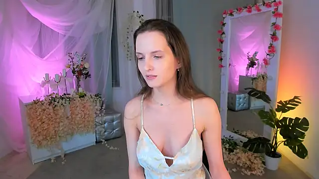 Snapshot of Ariadna_Shy chatting on 2, 2, 2025 Ariadna Shy online show from 2, 2, 2025
