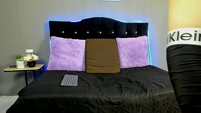 alex xhunter online show from 4, 4, 2026