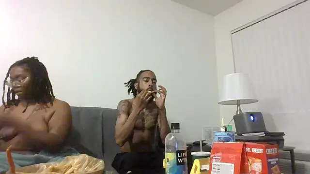 AverageAnt  online show from 25, 2, 2026