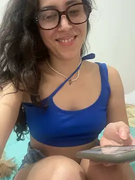Snapshot of LatinDoll8 chatting on 4, 4, 2026 LatinDoll8 online show from 4, 4, 2026