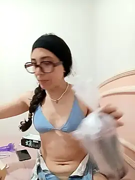 Snapshot of LatinDoll8 chatting on 27, 3, 2026 LatinDoll8 online show from 27, 3, 2026