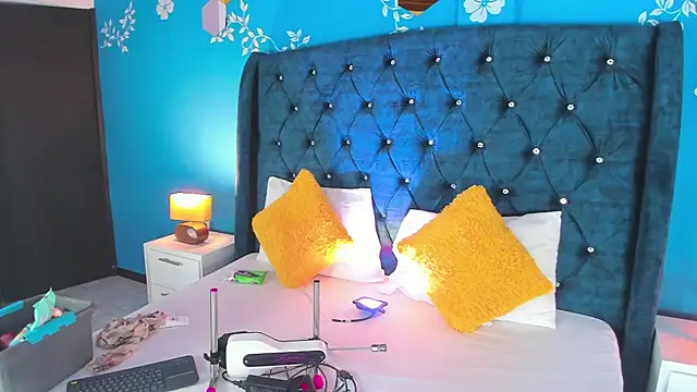 Issa Clark01 online show from 9, 2, 2026