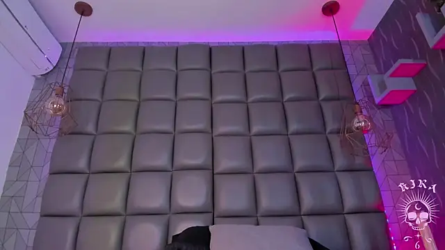 kira vance online show from 23, 4, 2026