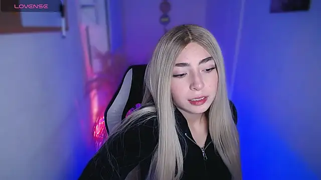 Snapshot of channel_blondee chatting on 27, 4, 2026 channel blondee online show from 27, 4, 2026