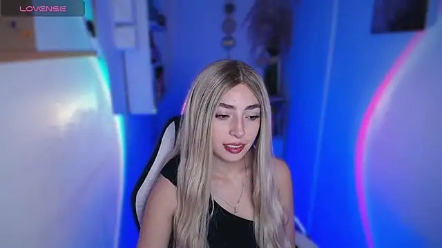 Snapshot of channel_blondee chatting on 24, 4, 2026 channel blondee online show from 24, 4, 2026