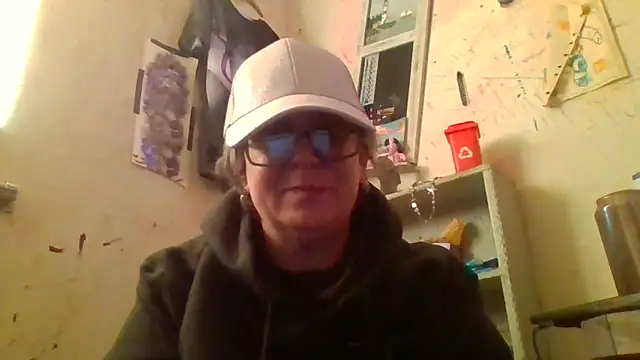 becky1111 online show from 20, 4, 2026