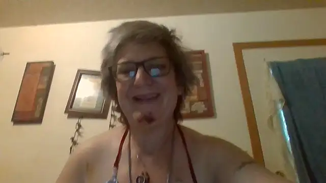 Snapshot of becky1111 chatting on 28, 5, 2026 becky1111 online show from 28, 5, 2026
