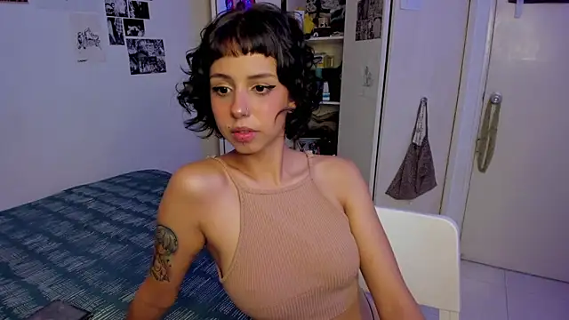 Snapshot of harakitty_ chatting on 10, 7, 2026 harakitty online show from 10, 7, 2026