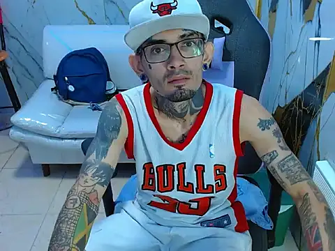 Snapshot of Boy_tatto77 chatting on 13, 5, 2026 Boy tatto77 online show from 13, 5, 2026