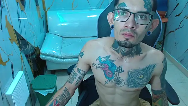 Snapshot of Boy_tatto77 chatting on 28, 4, 2026 Boy tatto77 online show from 28, 4, 2026