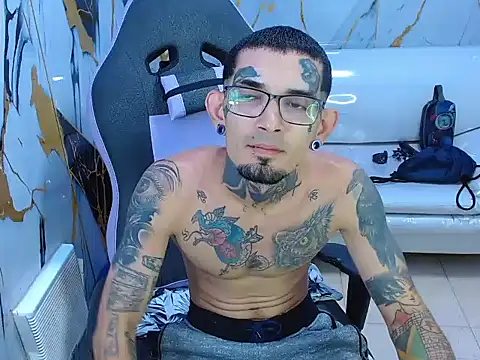 Snapshot of Boy_tatto77 chatting on 19, 7, 2026 Boy tatto77 online show from 19, 7, 2026