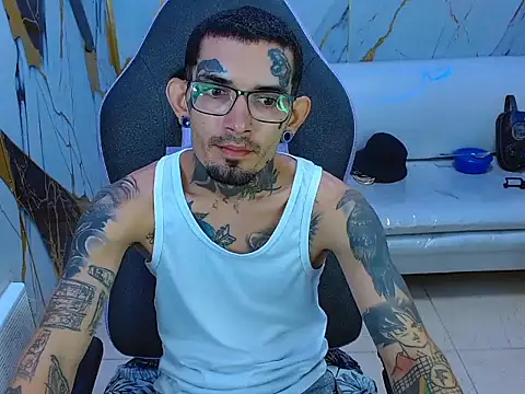 Snapshot of Boy_tatto77 chatting on 19, 7, 2026 Boy tatto77 online show from 19, 7, 2026