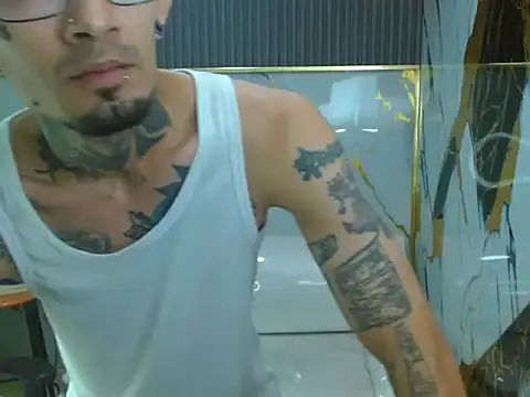 Snapshot of Boy_tatto77 chatting on 5, 5, 2026 Boy tatto77 online show from 5, 5, 2026