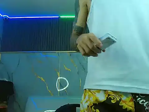 Snapshot of Boy_tatto77 chatting on 19, 5, 2026 Boy tatto77 online show from 19, 5, 2026