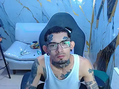 Snapshot of Boy_tatto77 chatting on 9, 5, 2026 Boy tatto77 online show from 9, 5, 2026