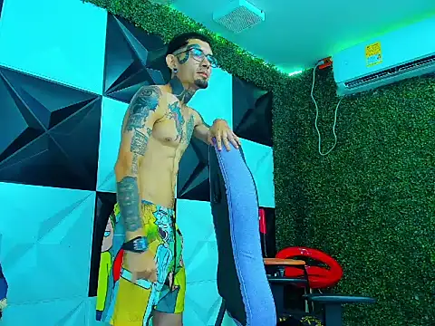 Snapshot of Boy_tatto77 chatting on 30, 5, 2026 Boy tatto77 online show from 30, 5, 2026